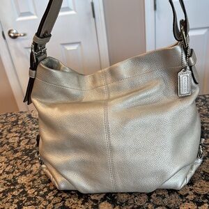 Coach F15064 Elegant Platinum Leather Shoulder Bag